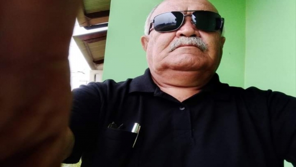 Ex-prefeito de Xapuri que chamou transexual de "capeta puro" posta pênis no story do Facebook